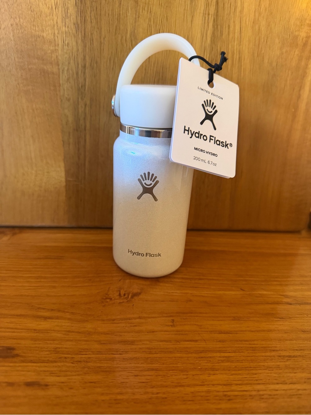 ✨NWT Hydro Flask 200mL Micro Hydro
Mini Bottle - Cream Glitter ✨